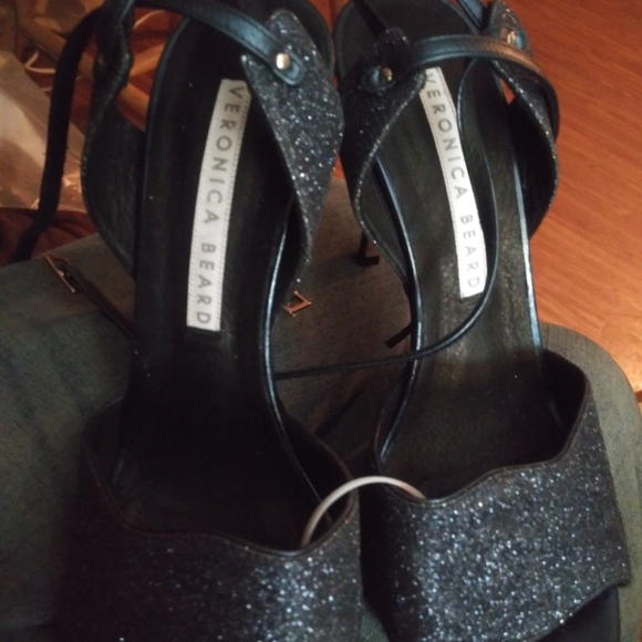 Size 6 veronica beard heels - Picture 2 of 2
